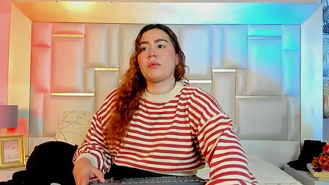 AdelaTaylor online show from November 20, 2025, 1:12 pm