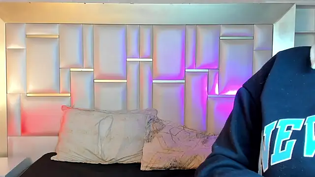 AdelaTaylor online show from November 6, 2025, 11:53 pm