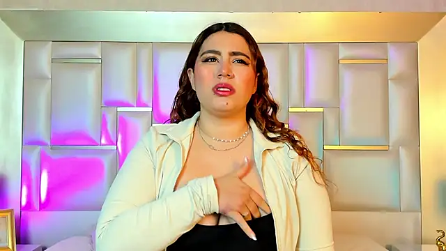 AdelaTaylor online show from November 3, 2025, 11:25 am