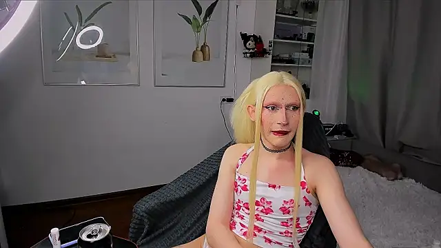 yoi mika online show from December 1, 2025, 9:04 pm