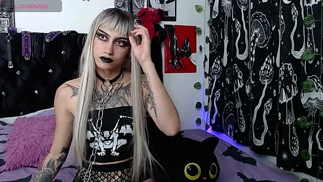 mayaREDdoll online show from May 9, 2026, 4:38 am