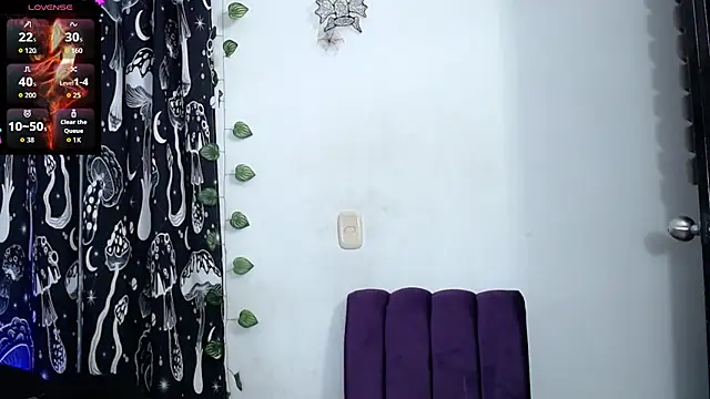 Snapshot of mayaREDdoll chatting on July 2, 2026, 4:40 am mayaREDdoll online show from July 2, 2026, 4:40 am