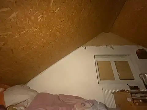 Salon1986 online show from October 17, 2025, 9:38 pm