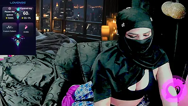 Snapshot of SultanaLayla chatting on November 6, 2025, 8:13 pm SultanaLayla online show from November 6, 2025, 8:13 pm