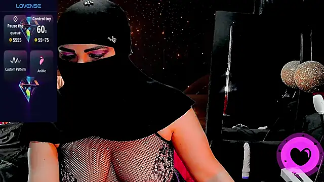 Snapshot of SultanaLayla chatting on November 26, 2025, 7:58 pm SultanaLayla online show from November 26, 2025, 7:58 pm