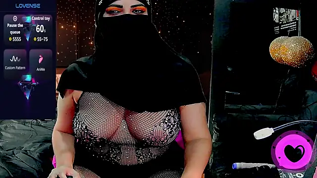 Snapshot of SultanaLayla chatting on November 22, 2025, 8:40 pm SultanaLayla online show from November 22, 2025, 8:40 pm