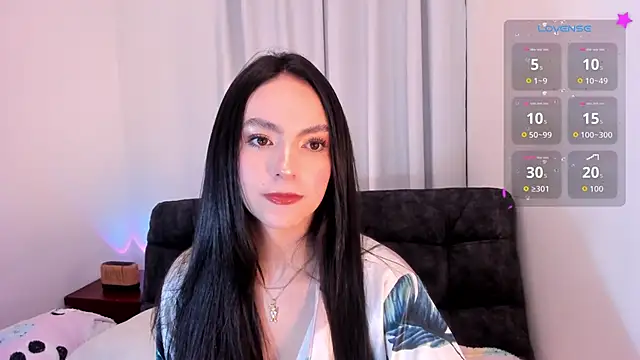 sarah saenz  online show from April 26, 2026, 6:32 am