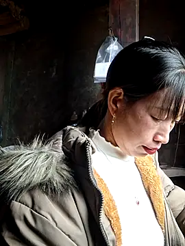 ngocngoc cute online show from November 13, 2025, 2:04 am