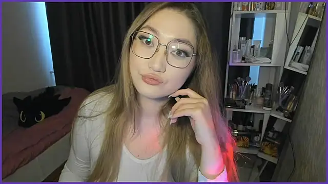 lyra x online show from October 27, 2025, 4:57 am