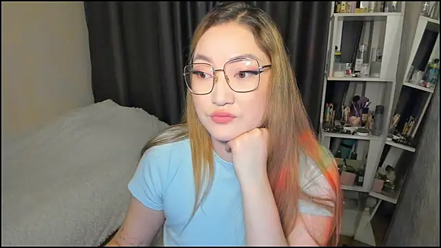 Snapshot of lyra_x chatting on February 6, 2026, 7:32 pm lyra x online show from February 6, 2026, 7:32 pm