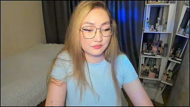 Snapshot of lyra_x chatting on February 7, 2026, 1:41 pm lyra x online show from February 7, 2026, 1:41 pm