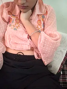 Neha Tyagi online show from November 3, 2025, 5:34 am