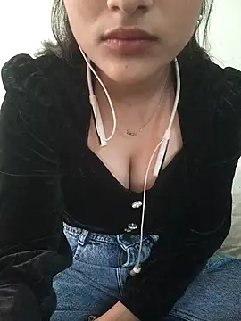 Neha Tyagi online show from November 17, 2025, 5:44 am