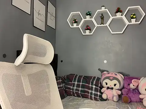 lelasohna online show from November 16, 2025, 11:37 am