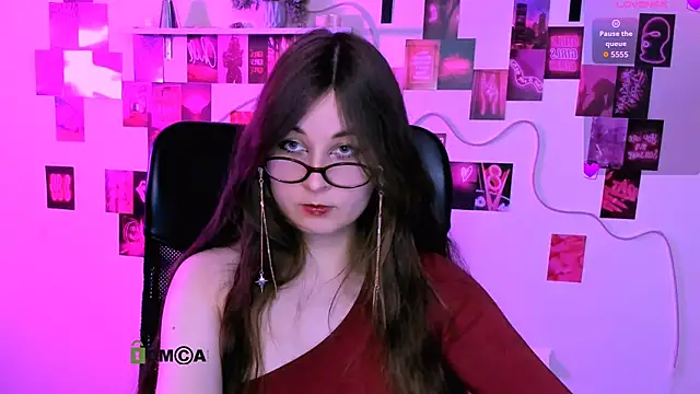 lilith diva online show from April 15, 2026, 7:58 pm