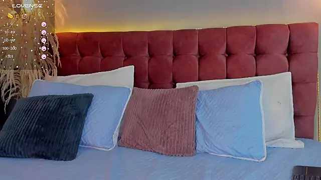 victoria decapri online show from November 29, 2025, 7:03 pm