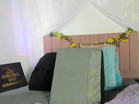 Tania xw online show from December 20, 2025, 2:42 pm