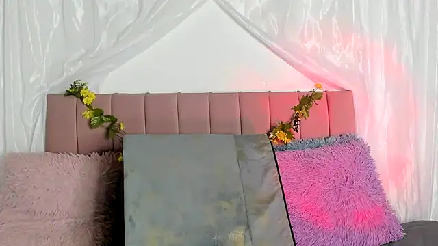 Tania xw online show from December 23, 2025, 10:47 am