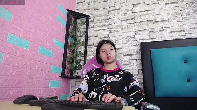 maily can online show from November 25, 2025, 12:49 pm