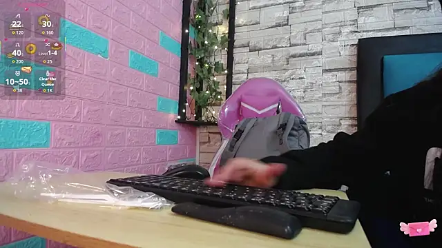 maily can online show from November 12, 2025, 1:04 pm