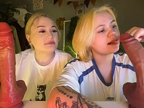 MoonIvy  online show from February 19, 2026, 6:16 pm