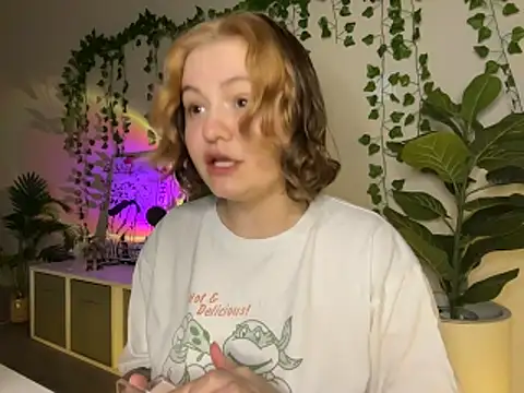 MoonIvy  online show from February 14, 2026, 6:19 pm