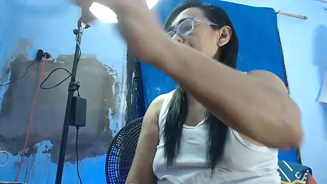 maggi hotsson online show from October 11, 2025, 1:06 am