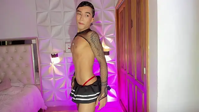 Wyatt Rose online show from November 30, 2025, 4:13 am