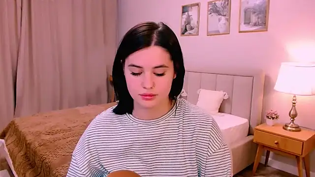 lil angel  online show from February 17, 2026, 10:29 pm