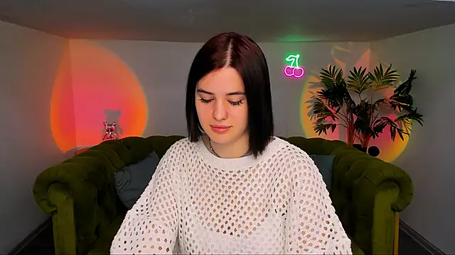 lil angel  online show from October 26, 2025, 8:48 am