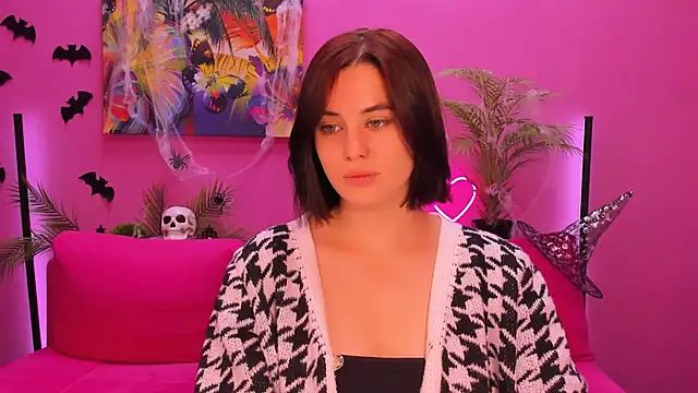 lil angel  online show from November 5, 2025, 12:19 pm