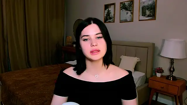 lil angel  online show from February 11, 2026, 11:37 pm