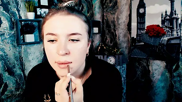 JuliaTopp  online show from October 1, 2025, 5:28 pm