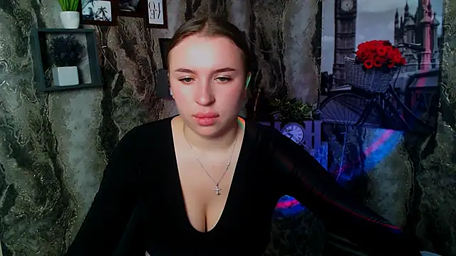 JuliaTopp  online show from October 4, 2025, 4:19 pm