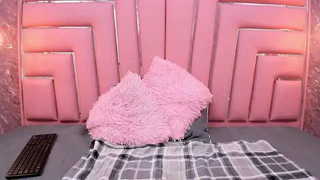 Snapshot of LITTLESUSSYY_ chatting on November 14, 2025, 12:09 pm LITTLESUSSYY online show from November 14, 2025, 12:09 pm