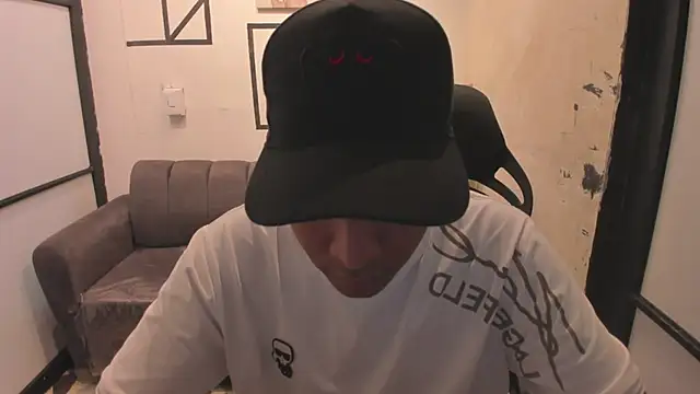 IsaacBlack  online show from September 23, 2025, 4:41 am