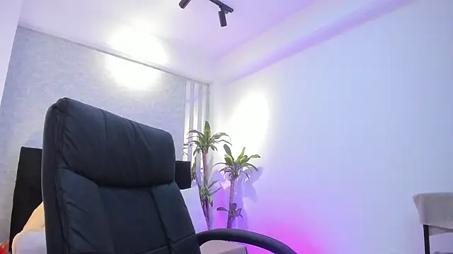 Snapshot of lily_cash1 chatting on November 20, 2025, 2:51 pm lily cash1 online show from November 20, 2025, 2:51 pm