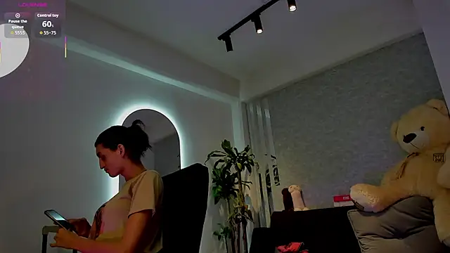 lily cash1 online show from April 15, 2026, 7:58 pm