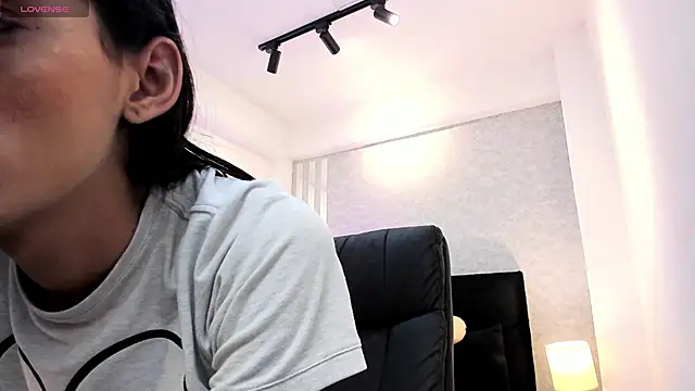 lily cash1 online show from December 20, 2025, 2:31 pm