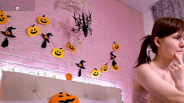 Snapshot of Aria_Vox chatting on October 19, 2025, 4:59 am Aria Vox online show from October 19, 2025, 4:59 am