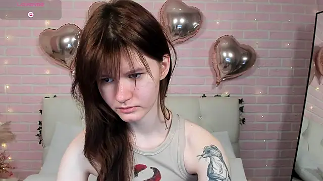 Snapshot of Aria_Vox chatting on November 8, 2025, 10:08 am Aria Vox online show from November 8, 2025, 10:08 am