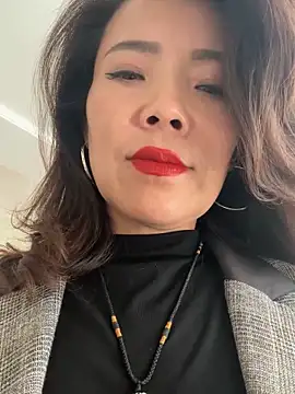 Snapshot of anna_yngs chatting on October 6, 2025, 1:51 am anna yngs online show from October 6, 2025, 1:51 am