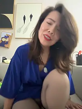 Snapshot of anna_yngs chatting on October 12, 2025, 12:56 am anna yngs online show from October 12, 2025, 12:56 am