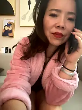 anna yngs online show from September 26, 2025, 1:12 am