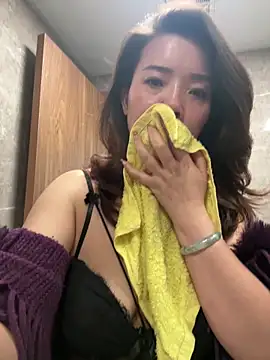 Snapshot of anna_yngs chatting on October 10, 2025, 12:22 am anna yngs online show from October 10, 2025, 12:22 am