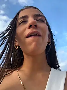 -juicy  online show from November 3, 2025, 9:40 pm