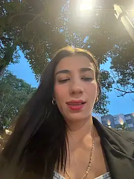 Snapshot of -juicy_ chatting on August 6, 2026, 11:22 pm -juicy online show from August 6, 2026, 11:22 pm