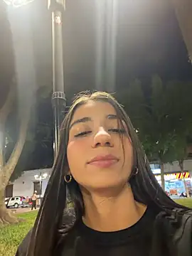 Snapshot of -juicy_ chatting on July 3, 2026, 11:44 pm -juicy online show from July 3, 2026, 11:44 pm