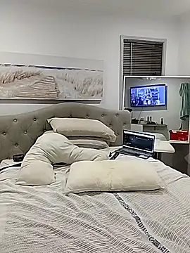 iamthepublickmasterbater online show from October 29, 2025, 3:55 pm