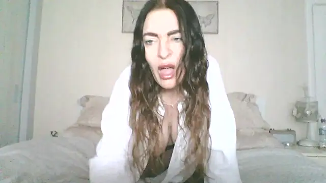 EllaKent online show from February 8, 2026, 9:29 am